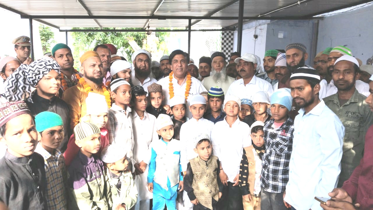 ਕੈਬਨਿਟ ਮੰਤਰੀ ਜਿੰਪਾ ਨੇ ਪਿੰਡ ਬਜਵਾੜਾ ਅਤੇ ਮੁਹੱਲਾ ਕਮਾਲਪੁਰ ਦੀ ਜਾਮਾ ਮਸਜਿਦ ’ਚ ਪਹੁੰਚ ਕੇ ਦਿੱਤੀ ਈਦ-ਉਲ-ਫਿਤਰ ਦੀ ਵਧਾਈ